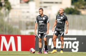 Matheus Arajo e Fbio Santos durante treinamento do Corinthians no CT