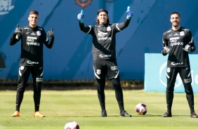 Matheus, Cássio e Guilherme durante o treino do Corinthians no Centro de Treinamentos Joaquim Grava