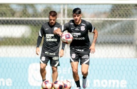 Ramiro e Araos durante treinamento do Corinthians no CT