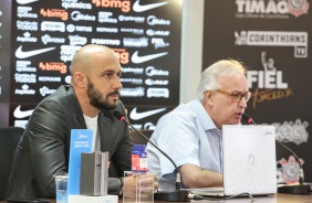 Roberto de Andrade e Alessandro durante coletiva de imprensa no CT