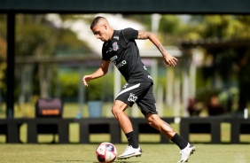 Volante Gabriel durante o treino do Corinthians no Centro de Treinamentos Joaquim Grava