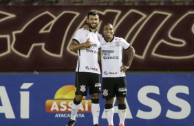 Camacho e Otero durante jogo entre Corinthians e Ferroviária, na Fonte Luminosa