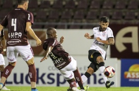 Camacho recebeu bom passe de Luan e abriu o placar para o Corinthians, na Fonte Luminosa