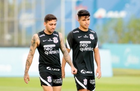Gustavo Silva e Roni durante treino do Corinthians no CT Joaquim Grava