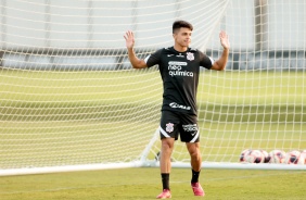 Roni durante treino do Corinthians no CT Joaquim Grava