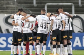 Elenco durante jogo entre Corinthians e So Bento, na Neo Qumica Arena