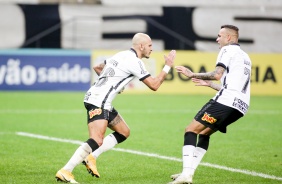 Fbio e Luan durante duelo entre Corinthians e So Bento, na Neo Qumica Arena