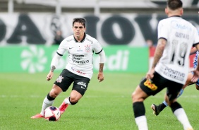 Fagner durante duelo entre Corinthians e So Bento, na Neo Qumica Arena