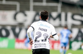 Lateral Fagner durante duelo entre Corinthians e São Bento, na Neo Química Arena