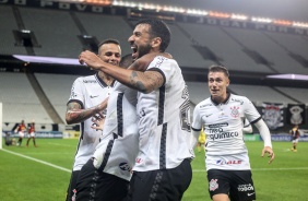 Jogadores do Corinthians comemoram o gol contra o Ituano, na Neo Química Arena