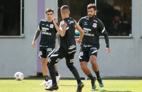 Fagner e Camacho no ltimo treino do Corinthians antes do jogo contra o River Plate-PR