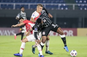 J na partida contra o River Plate-PR, no estdio Defendores del Chaco, pela Sul-Americana