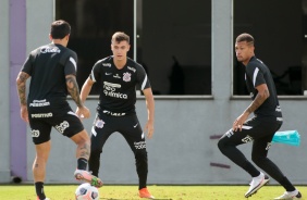 Piton e Joo Victor no ltimo treino do Corinthians antes do jogo contra o River Plate-PR
