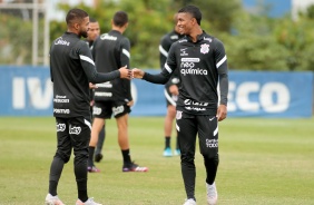 Vitinho e Lo Natel no ltimo treino do Corinthians antes do jogo contra o River Plate-PR