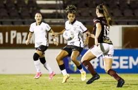 Yasmin durante jogo contra a Ferroviria, pelo Campeonato Brasileiro Feminino