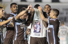 Raul Gustavo comemorando seu primeiro gol pelo Corinthians