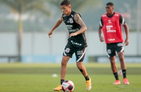 Adson no ltimo treino do Corinthians antes do jogo contra o Santos, pelo Paulisto
