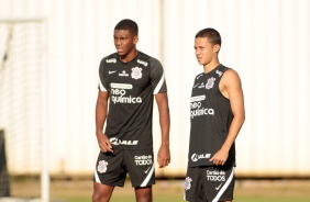 Felipe Augusto e Matheus Araujo no ltimo treino do Corinthians antes do jogo contra o Santos
