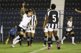 Jheniffer abriu o placar para o Corinthians Feminino, contra o Botafogo, pelo Brasileirão
