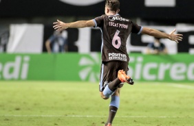 Lucas Piton comemorando seu gol contra o Santos, pelo Campeonato Paulista, na Vila Belmiro