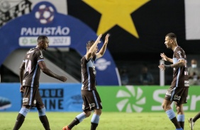 Lucas Piton comemorando seu gol contra o Santos, pelo Paulisto, na Vila Belmiro