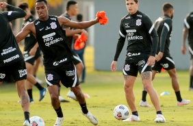 Cauê e Vital durante último treino do Corinthians antes do jogo contra o Peñarol, pela Sul-Americana