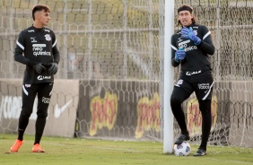 Donelli e Cssio durante ltimo treino do Corinthians antes do jogo contra o Pearol, pela Sula