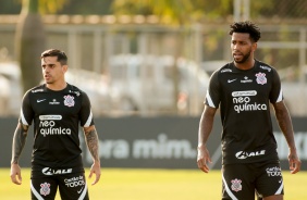 Fagner e Gil durante último treino do Corinthians antes do jogo contra o Peñarol, pela Sul-Americana