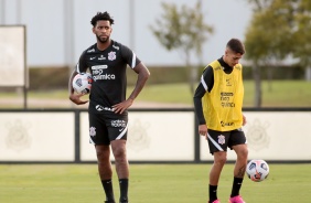 Gil e Gabriel Pereira durante ltimo treino do Corinthians antes do jogo contra o Pearol, pela Sula