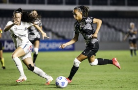 Adriana na derrota para o Santos, pelo Campeonato Brasileiro Feminino