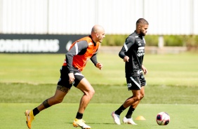 Fbio Santos e Vitinho durante treinamento no CT Joaquim Grava