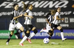Adriana durante jogo entre Corinthians e Botafogo, pelo Campeonato Brasileiro Feminino