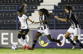 Adriana durante jogo entre Corinthians e Botafogo, pelo Campeonato Brasileiro Feminino