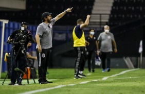 Arthur Elias durante jogo entre Corinthians e Botafogo, pelo Campeonato Brasileiro Feminino