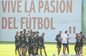 Atletas durante treino do Corinthians em La Videna, CT da Seleo Peruana de Futebol, em Lima