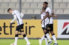 Cau comemorando seu gol contra o Huancayo, pela Sul-Americana