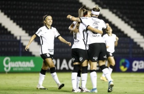 Elenco feminino durante jogo entre Corinthians e Botafogo, pelo Campeonato Brasileiro