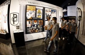 Elenco Sub-17 do Corinthians faz Visita ao Memorial do Clube