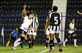 Jheniffer durante jogo entre Corinthians e Botafogo, pelo Campeonato Brasileiro Feminino