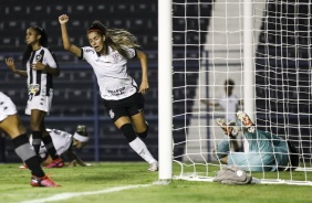 Jheniffer durante jogo entre Corinthians e Botafogo, pelo Campeonato Brasileiro Feminino