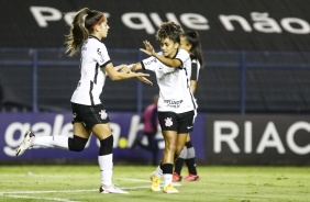 Jheniffer e Yasmin durante jogo entre Corinthians e Botafogo, pelo Campeonato Brasileiro Feminino