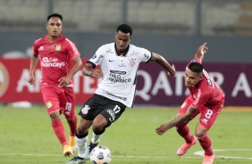 Menino Cau em partida entre Corinthians e Huancayo, pela Copa Sul-Americana