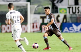 Volante Roni durante jogo contra o Santos, pelo Campeonato Paulista 2021