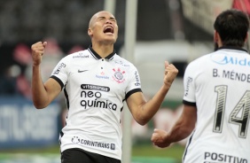 Luis Mandaca comemorando seu gol contra o Novorizontino, pelo Campeonato Paulista 2021