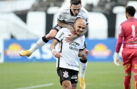 Mosquito comemora o gol de Fbio Santos, contra o Novorizontino, pelo Paulisto