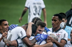 Elenco comemora o gol de Fagner durante quartas de final do Paulisto, contra a Inter de Limeira