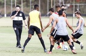 Elenco no treino do Corinthians Sub-20 e novo treinador Tarcsio Pugliese