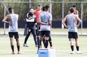 Elenco no treino do Corinthians Sub-20 e novo treinador Tarcísio Pugliese