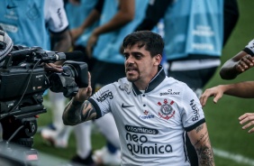 Fagner comemorando seu gol contra a Inter de Limeira na Neo Qumica Arena, pelo Paulisto