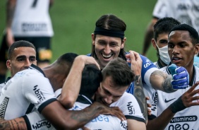 Jogadores comemoram o gol de Fagner durante quartas de final do Paulistão, contra a Inter de Limeira